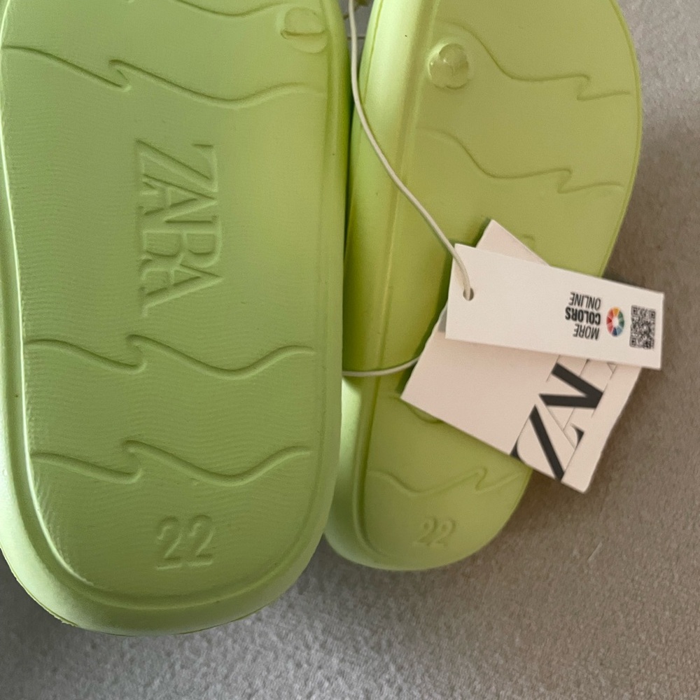 ZARA BABY/ MONOCHROMATIC RUBBERIZED SANDALS - Picture 6 of 7